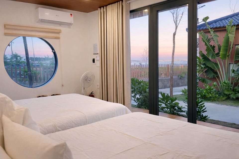 Deluxe Twin Room, Sea View | Desk, soundproofing, free WiFi