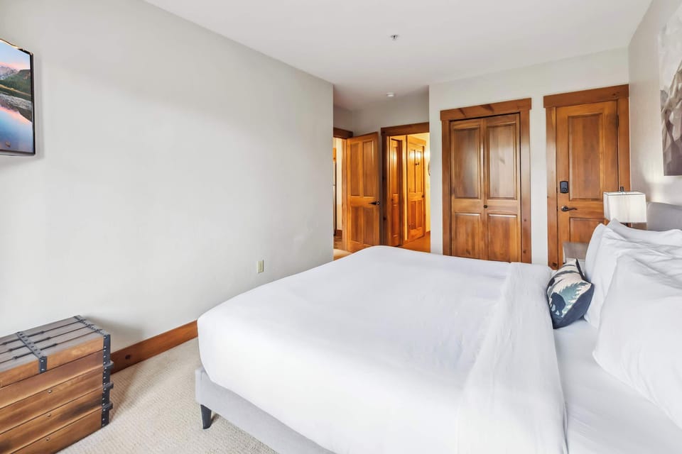 Bedroom: King bed, en-suite bathroom, Smart TV, dresser, closet


