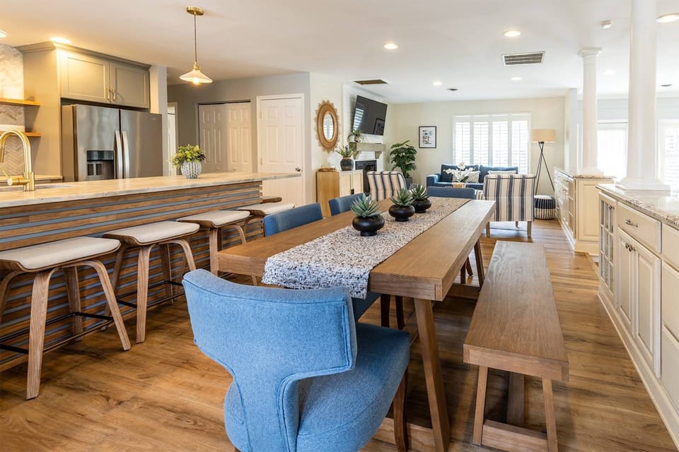 The open kitchen and dining space provide seating for up to 14 guests between the table (8) and breakfast bar (6).
