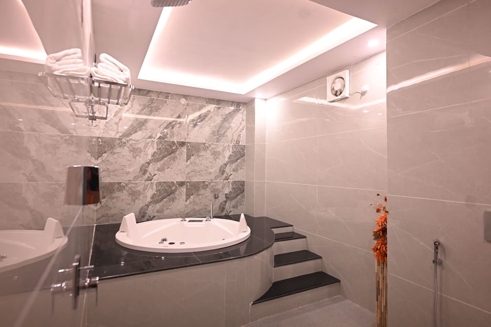 Superior Suite | Bathroom | Shower, rainfall showerhead, designer toiletries, slippers