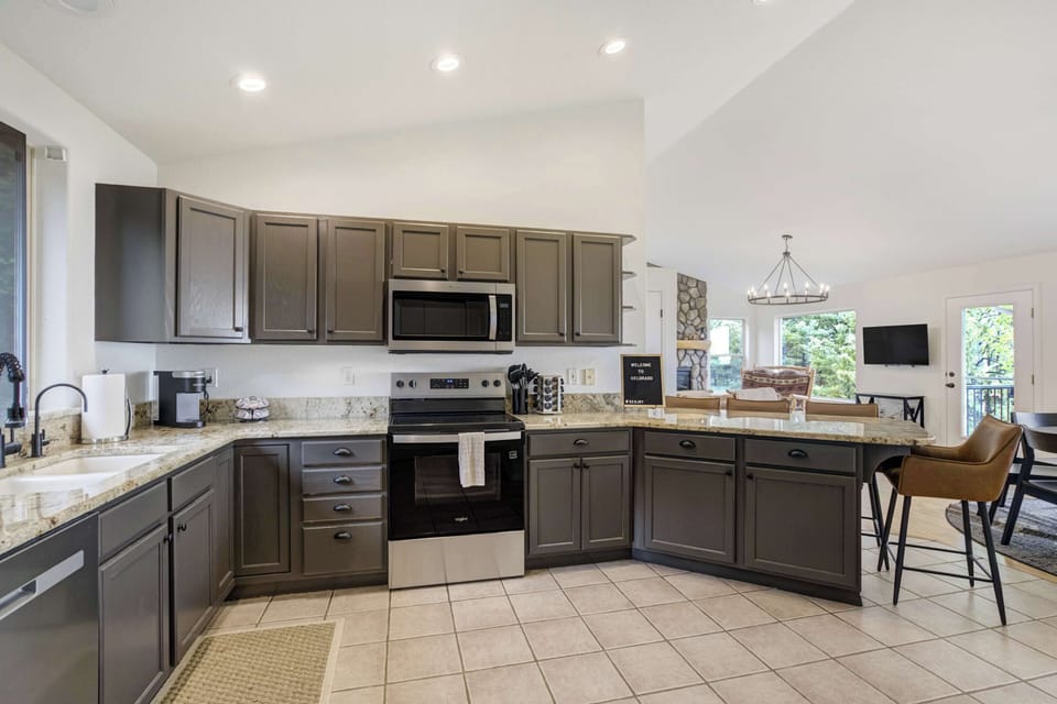 Prepare meals with ease using the stainless steel range, granite countertops, full knife set, and spice rack—everything you need is right at your fingertips.

