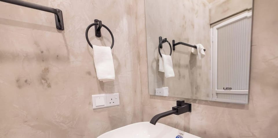 Kmee Transit hotel & Restaurant Hotel in Negombo