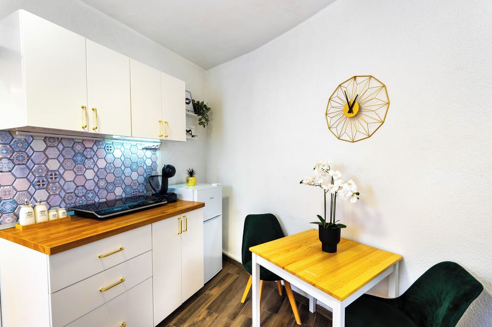 Comfort Apartment | Private kitchen | Coffee/tea maker, electric kettle, eco-friendly cleaning products