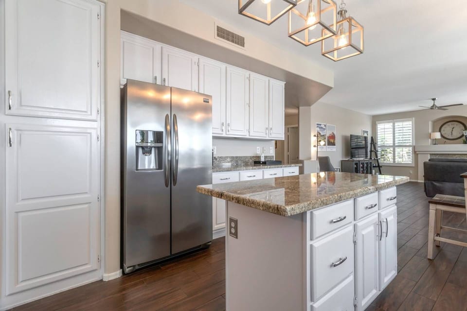 Nice open floor kitchen and family room