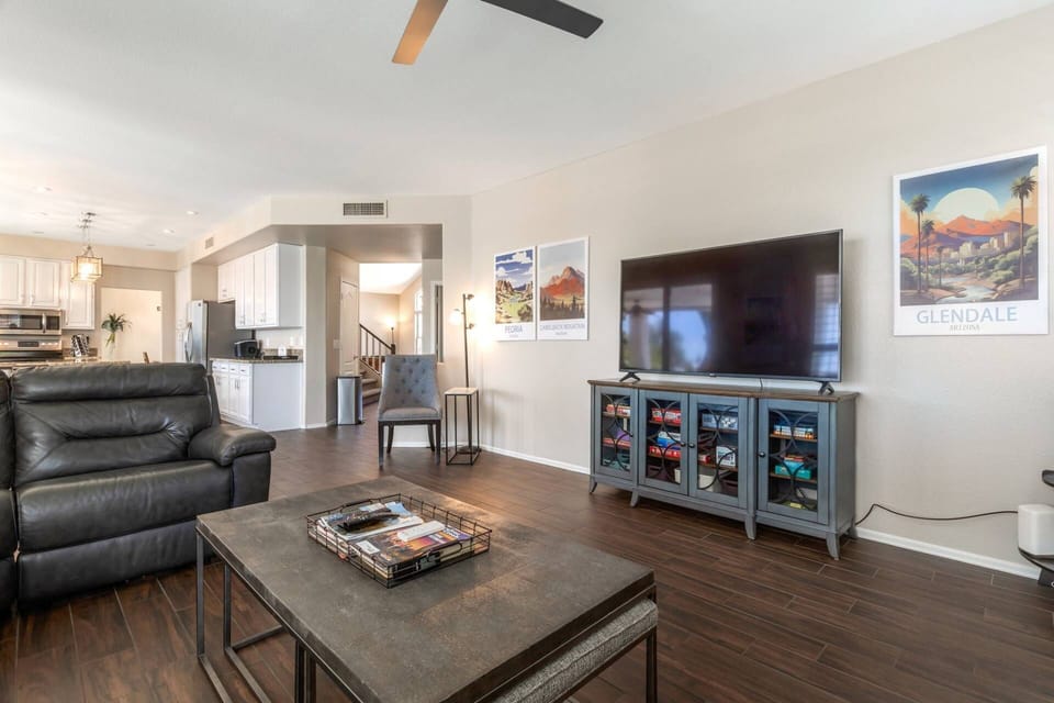 Family room w/ large leather sectional sofa, 65" Smart TV w/ Youtube TV Live & gas fireplace