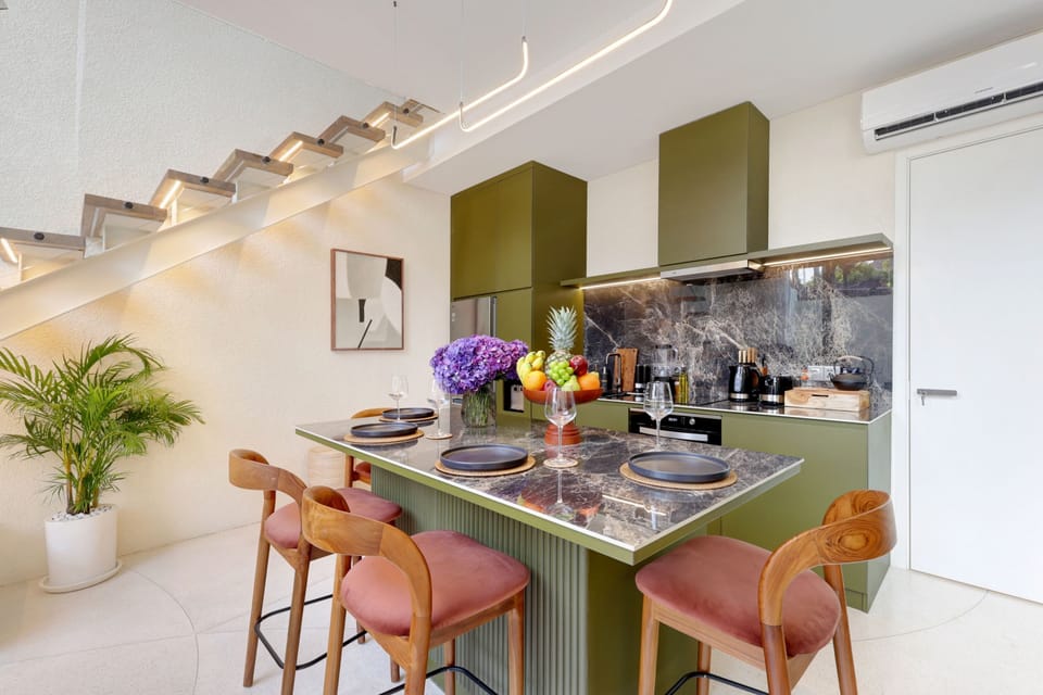 Deluxe Villa, Balcony, Garden View | In-room dining