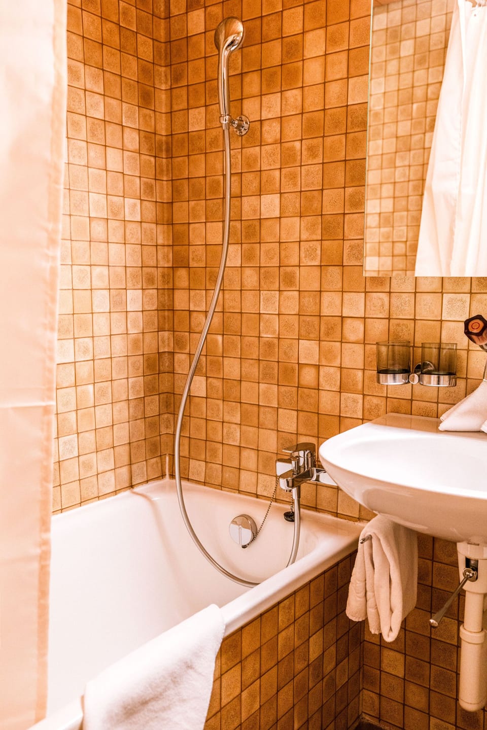 Panorama Pad | Bathroom | Hair dryer, towels, soap, shampoo