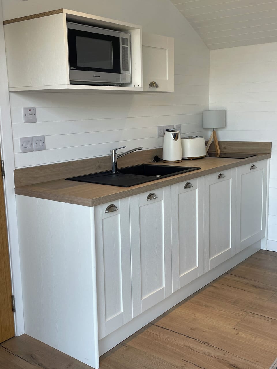 Cottage, 1 Bedroom | Private kitchen | Fridge, microwave, stovetop, coffee/tea maker