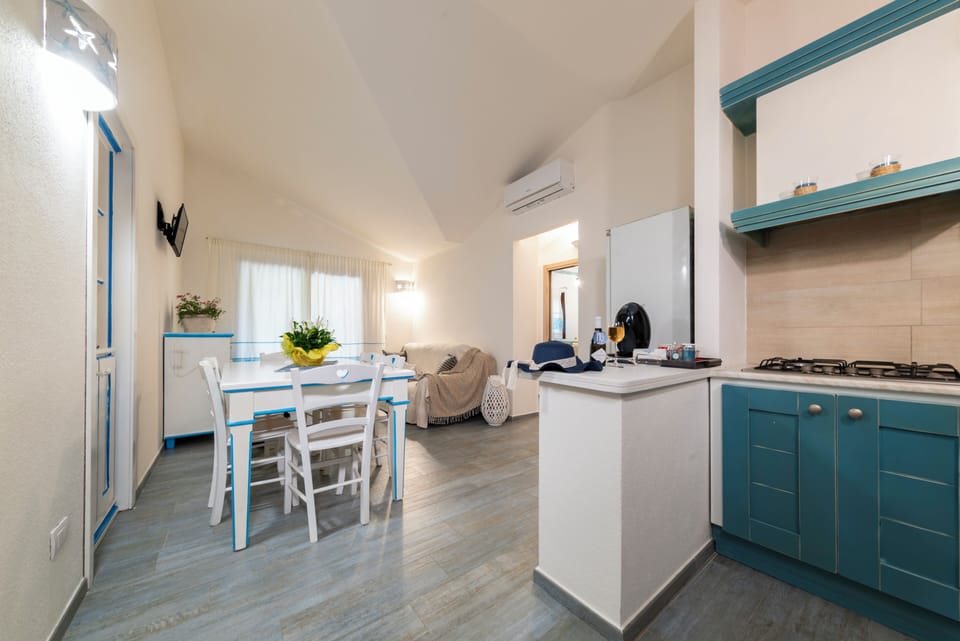 House, Patio, Garden View | Private kitchen | Electric kettle, highchair