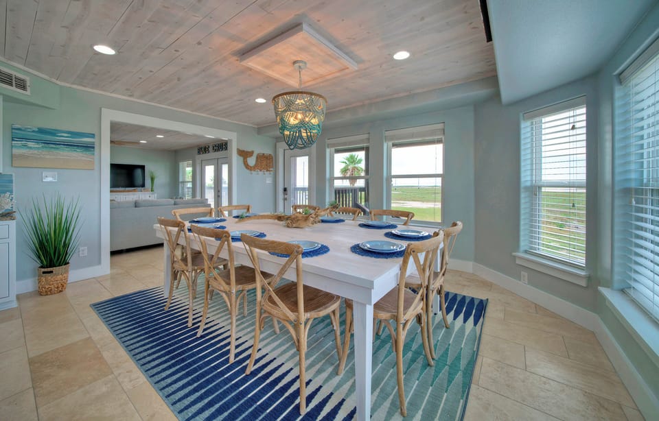 Seating for 10. (Blue Crush)