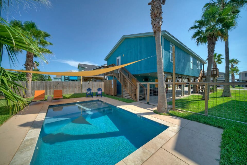 Pool oasis. (South By Sunkissed)