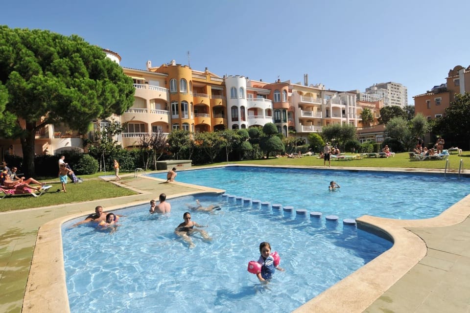 Holiday Home Swimming Pool