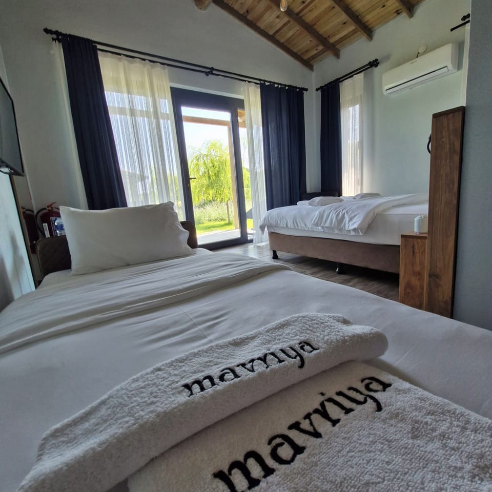 Triple Room, Garden View | In-room safe, WiFi (free)