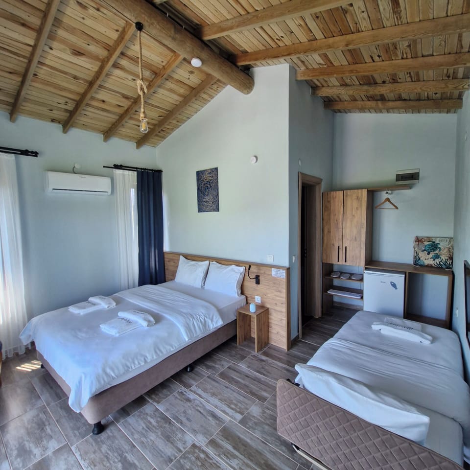 Triple Room, Garden View | In-room safe, WiFi (free)