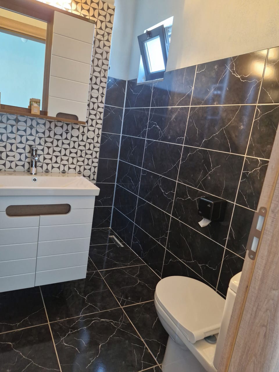 Double Room, Garden View | Bathroom | Shower, hair dryer, slippers, towels