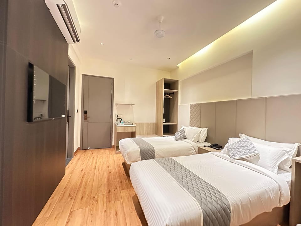 Standard Twin Room | Desk, laptop workspace, free WiFi