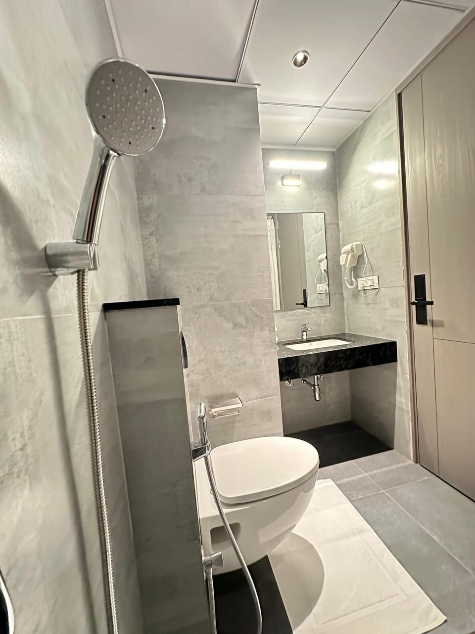 Standard Twin Room | Desk, laptop workspace, free WiFi