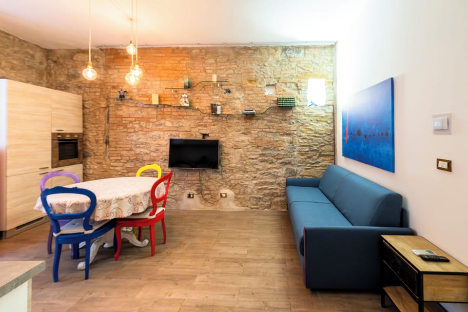 Deluxe Studio Suite | Living area | Flat-screen TV