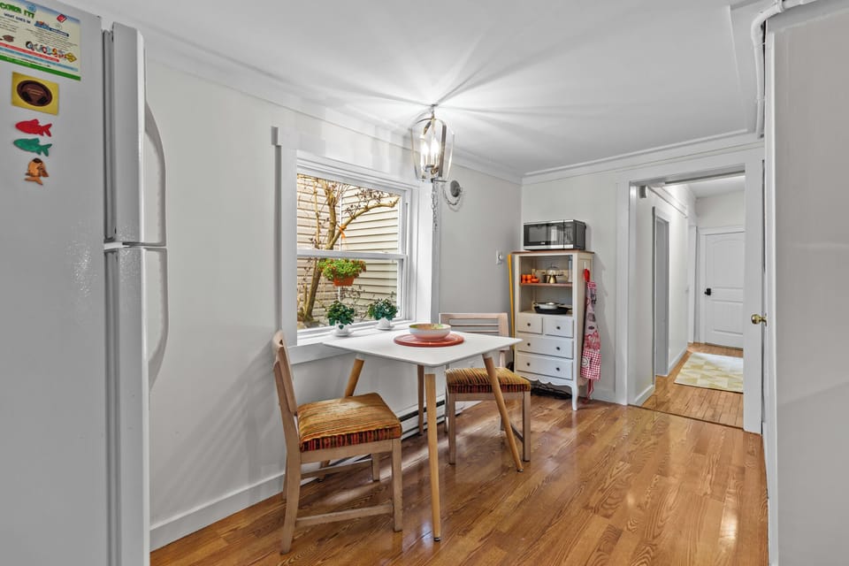 Dine with a view! This sunny kitchen corner is ideal for enjoying meals or simply planning your day's adventures.