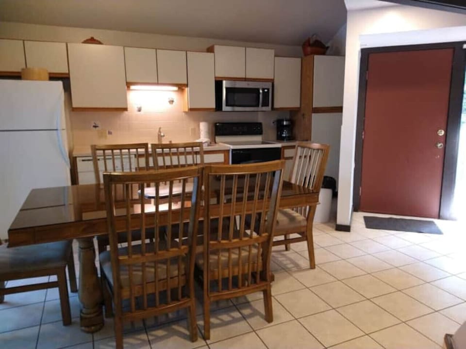 Cook, dine, and connect in this inviting kitchen and dining area – everything you need for memorable meals.