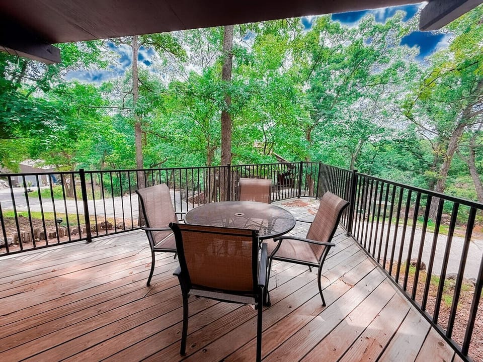 Step out onto your private deck and immerse yourself in nature! The perfect spot for morning coffee or evening relaxation among the trees.