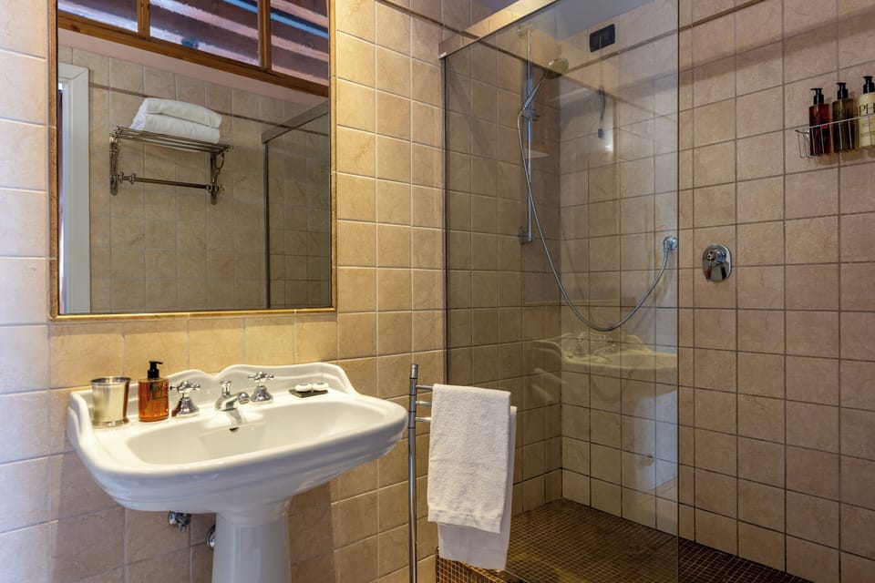 Shower, hair dryer, slippers, bidet