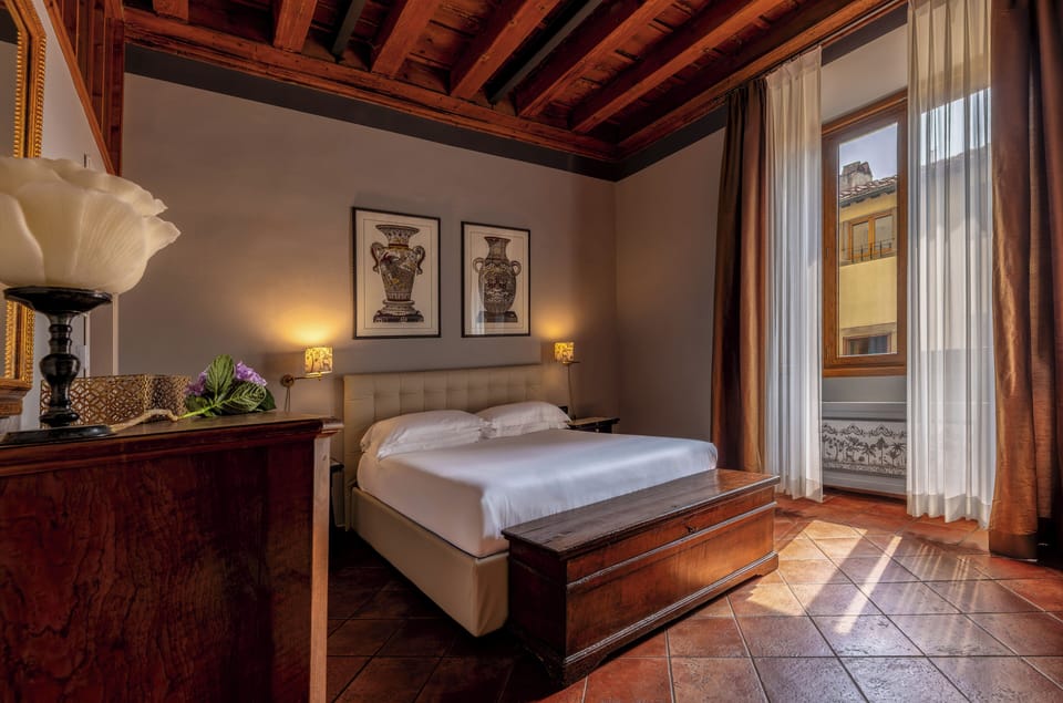 Deluxe Room | In-room safe, desk, laptop workspace, blackout drapes