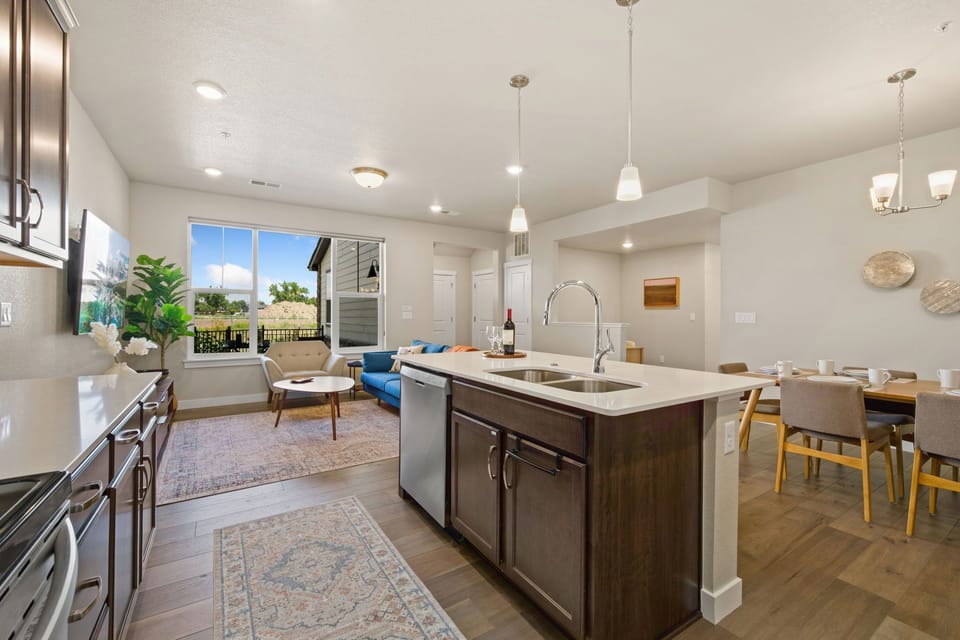 Townhome, Multiple Beds, Patio, Garden View (926 Schlagel St. (unit 2)) | Interior