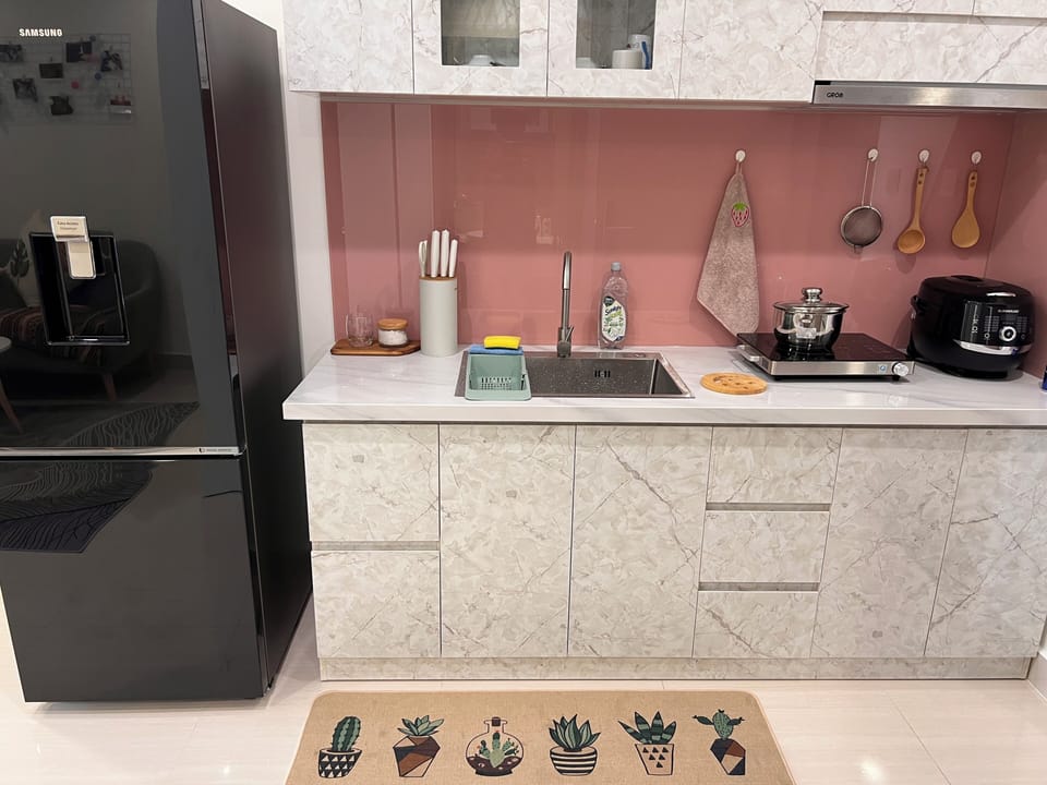 Apartment, Balcony, Pool View | Private kitchen | Fridge, stovetop, electric kettle, cookware/dishes/utensils