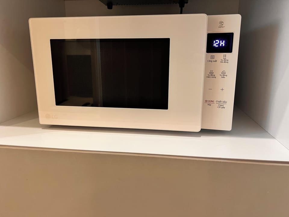 Apartment, Balcony, Pool View | Microwave