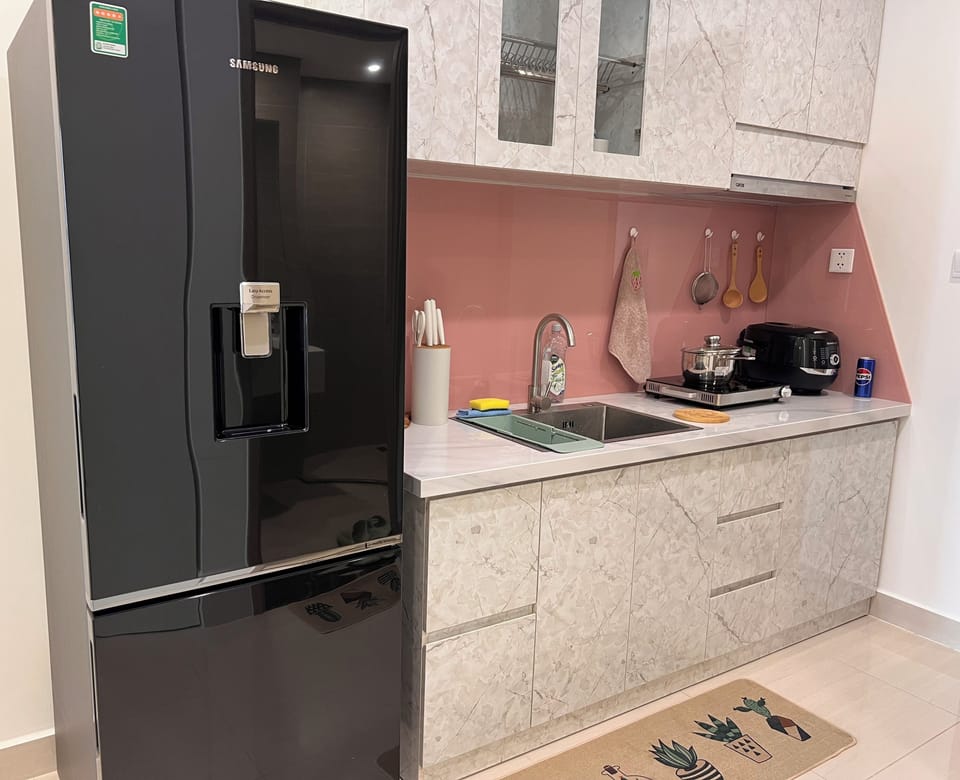 Apartment, Balcony, Pool View | Private kitchen | Fridge, stovetop, electric kettle, cookware/dishes/utensils