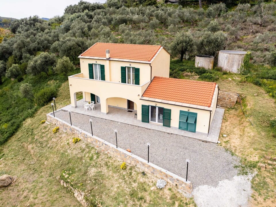 House, Home, Roof, Rural Area, Estate, Cottage, Village, Suburb, Driveway, Farmhouse