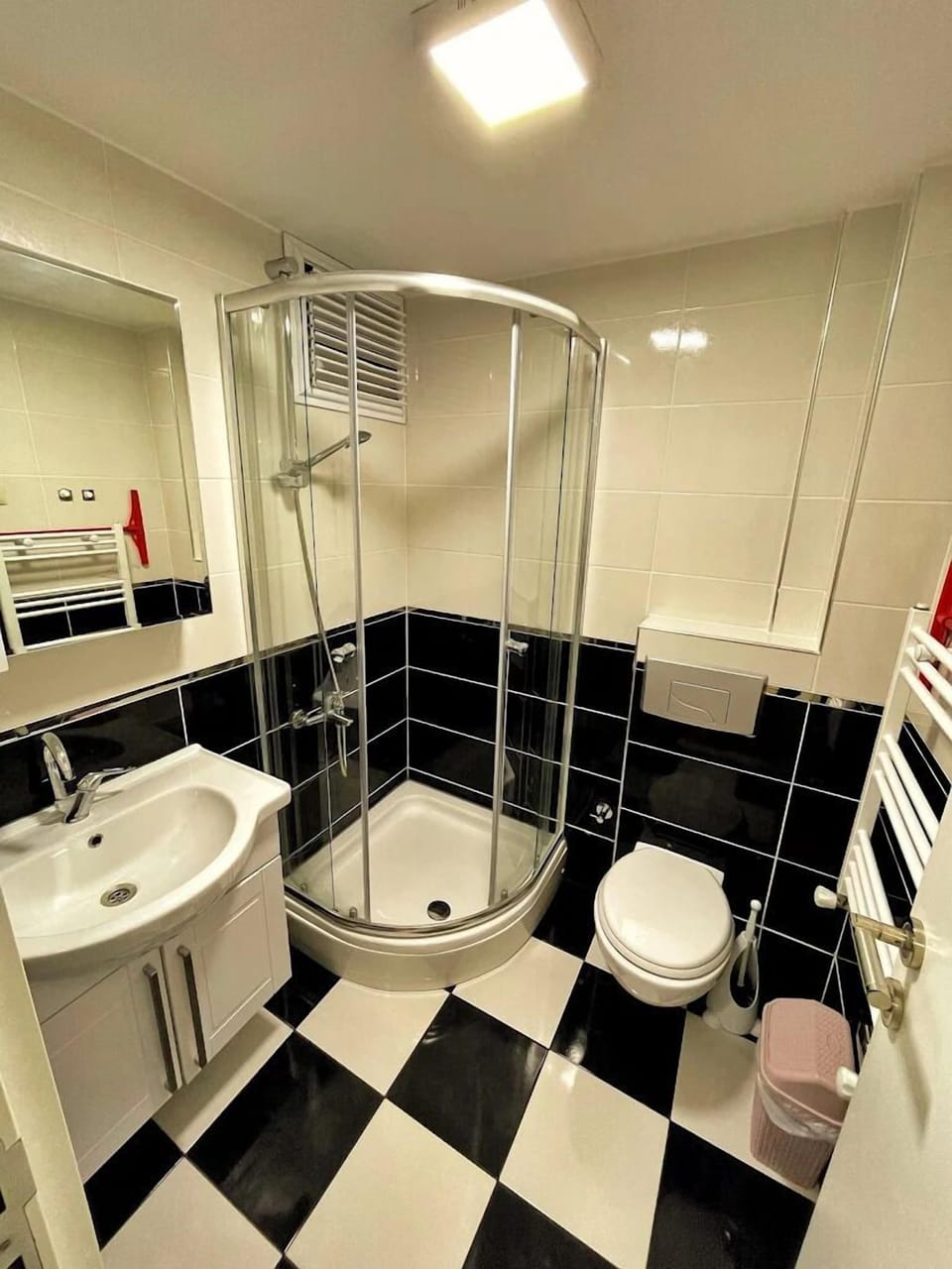 Comfort Suite, Mountain View | Bathroom | Combined shower/tub, towels, soap, toilet paper