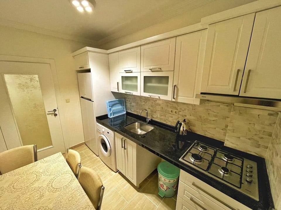 Comfort Suite, Mountain View | Private kitchen | Cookware/dishes/utensils