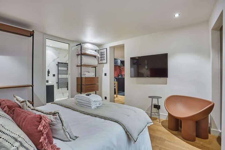 Chambre double  lit Queen Size avec accès SDB et accès Salon