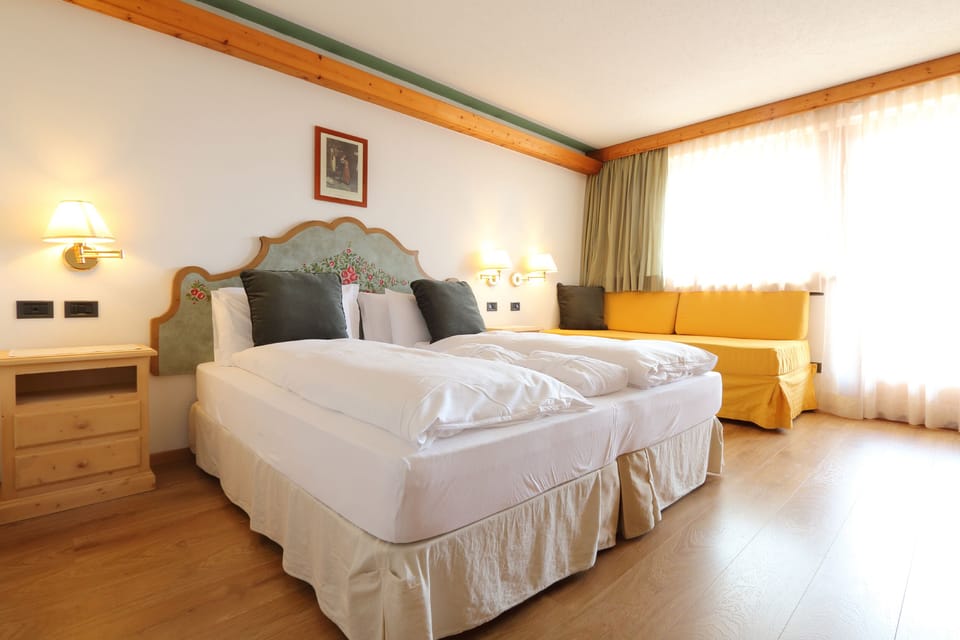 Premium bedding, down comforters, in-room safe, blackout drapes