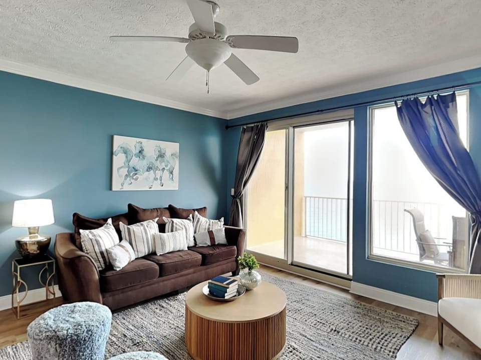 Living Area - Gulf Front Balcony Access
