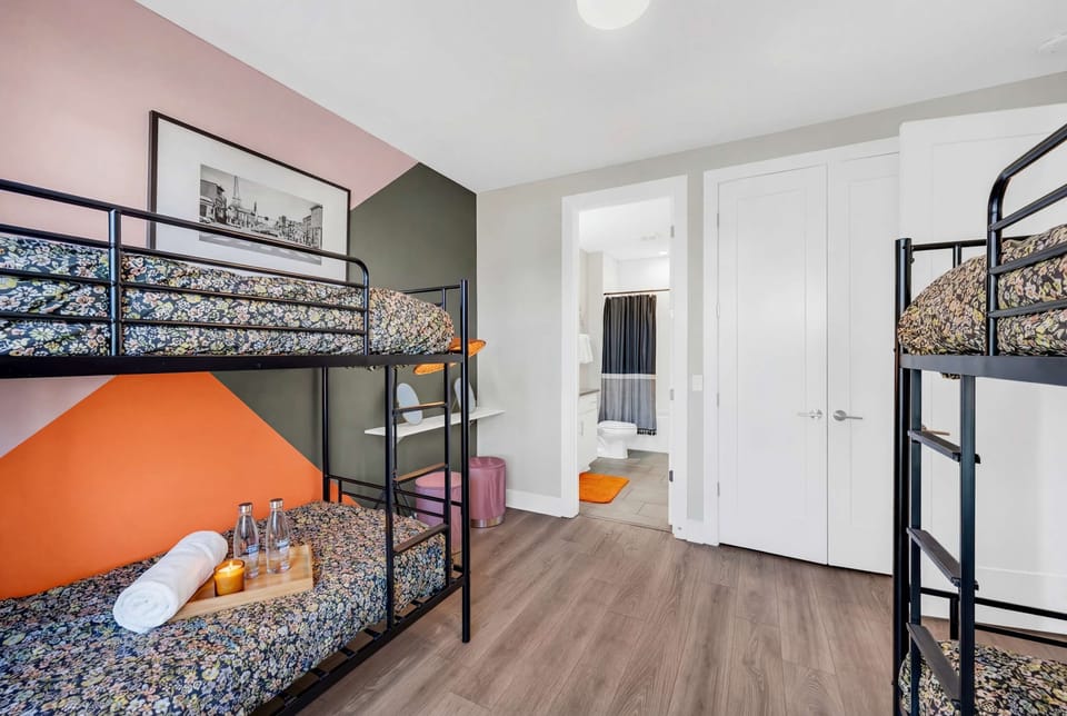 House | 4 bedrooms, desk, Internet