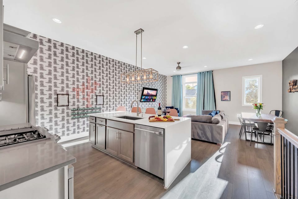 House | 4 bedrooms, desk, Internet