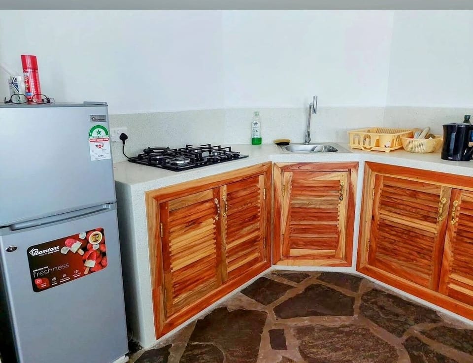 Kitchenette - had Fridge&Stove