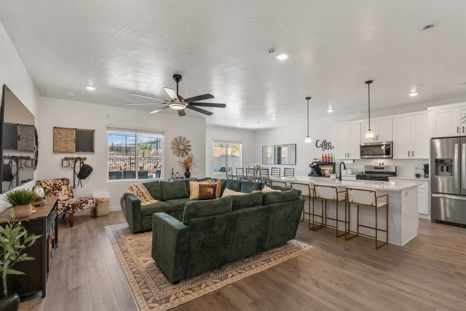Townhome, 4 Bedrooms | Private kitchen | Coffee/tea maker, fridge, oven, toaster