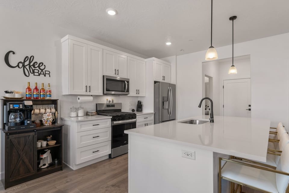 Townhome, 4 Bedrooms | Private kitchen | Coffee/tea maker, fridge, oven, toaster
