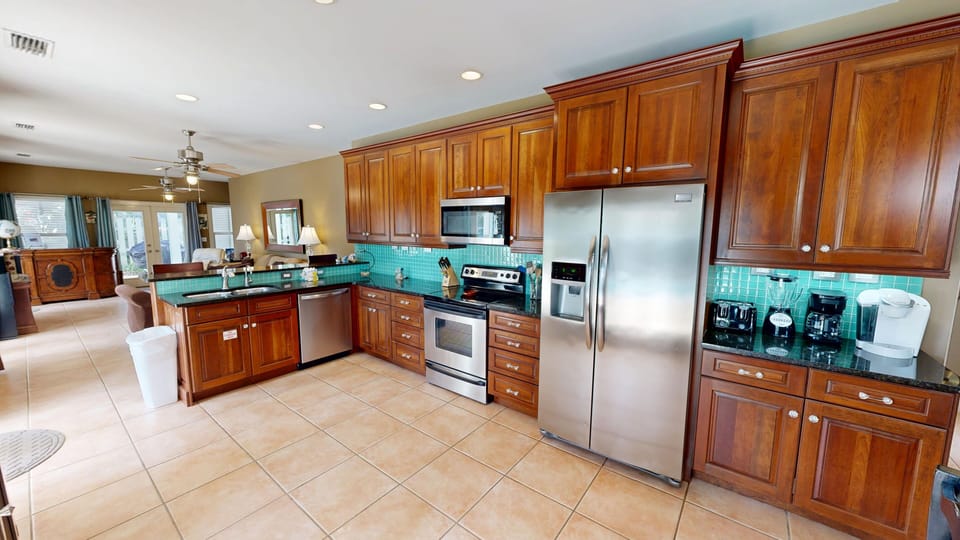 House, 3 Bedrooms | Private kitchen | Fridge, oven, coffee/tea maker, toaster