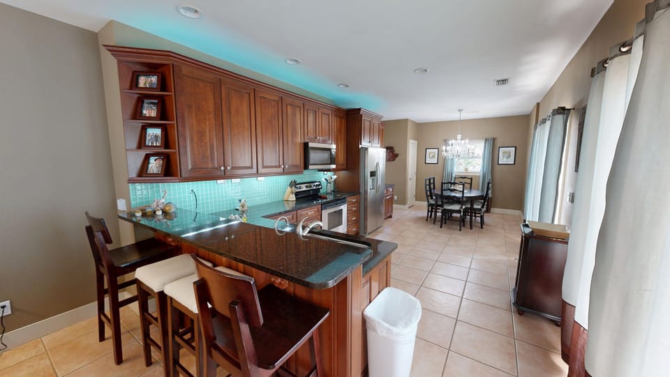 House, 3 Bedrooms | Private kitchen | Fridge, oven, coffee/tea maker, toaster