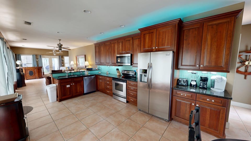 House, 3 Bedrooms | Private kitchen | Fridge, oven, coffee/tea maker, toaster