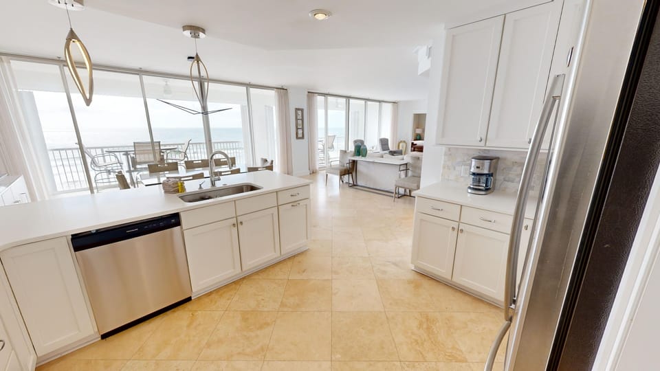Condo, 3 Bedrooms | Private kitchen | Coffee/tea maker, fridge, oven, toaster