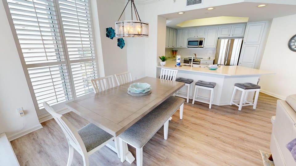 Condo, 4 Bedrooms | Dining