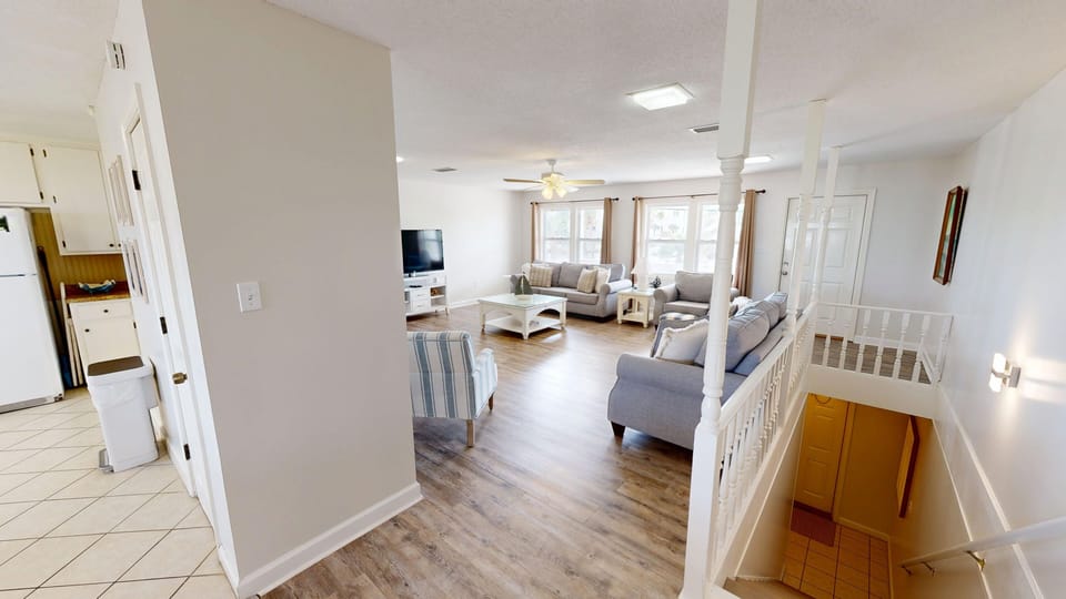 House, 5 Bedrooms | Living area