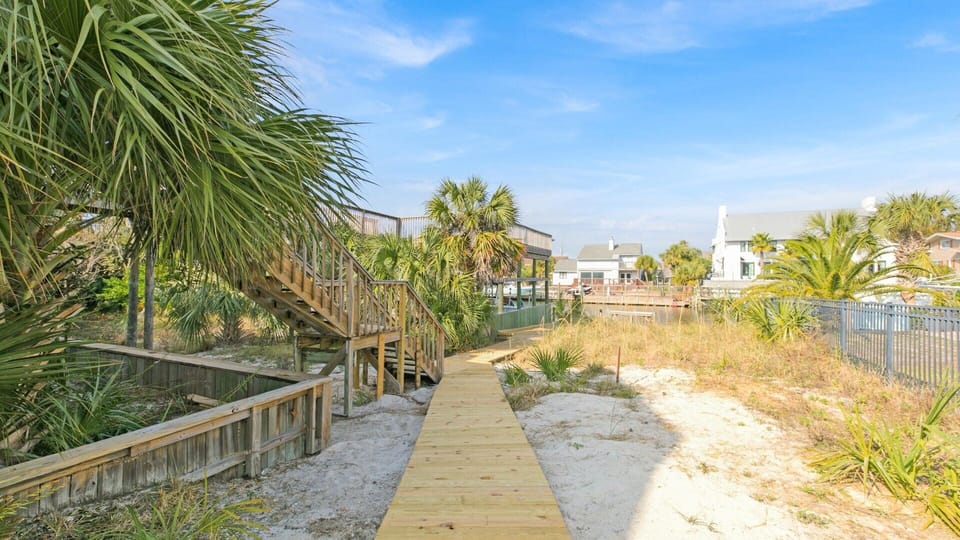House, 5 Bedrooms | Property grounds