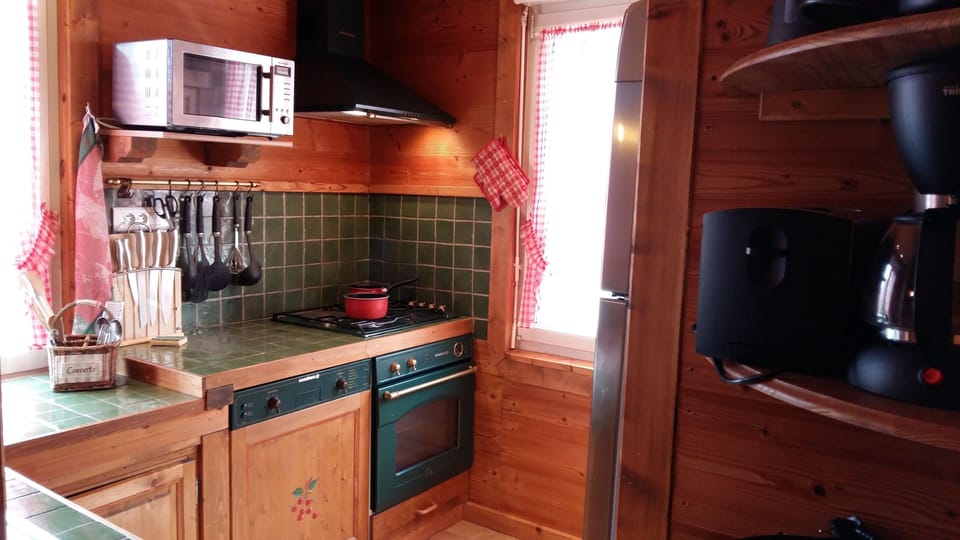 Traditional Apartment, Mountain View | Private kitchen | Coffee/tea maker